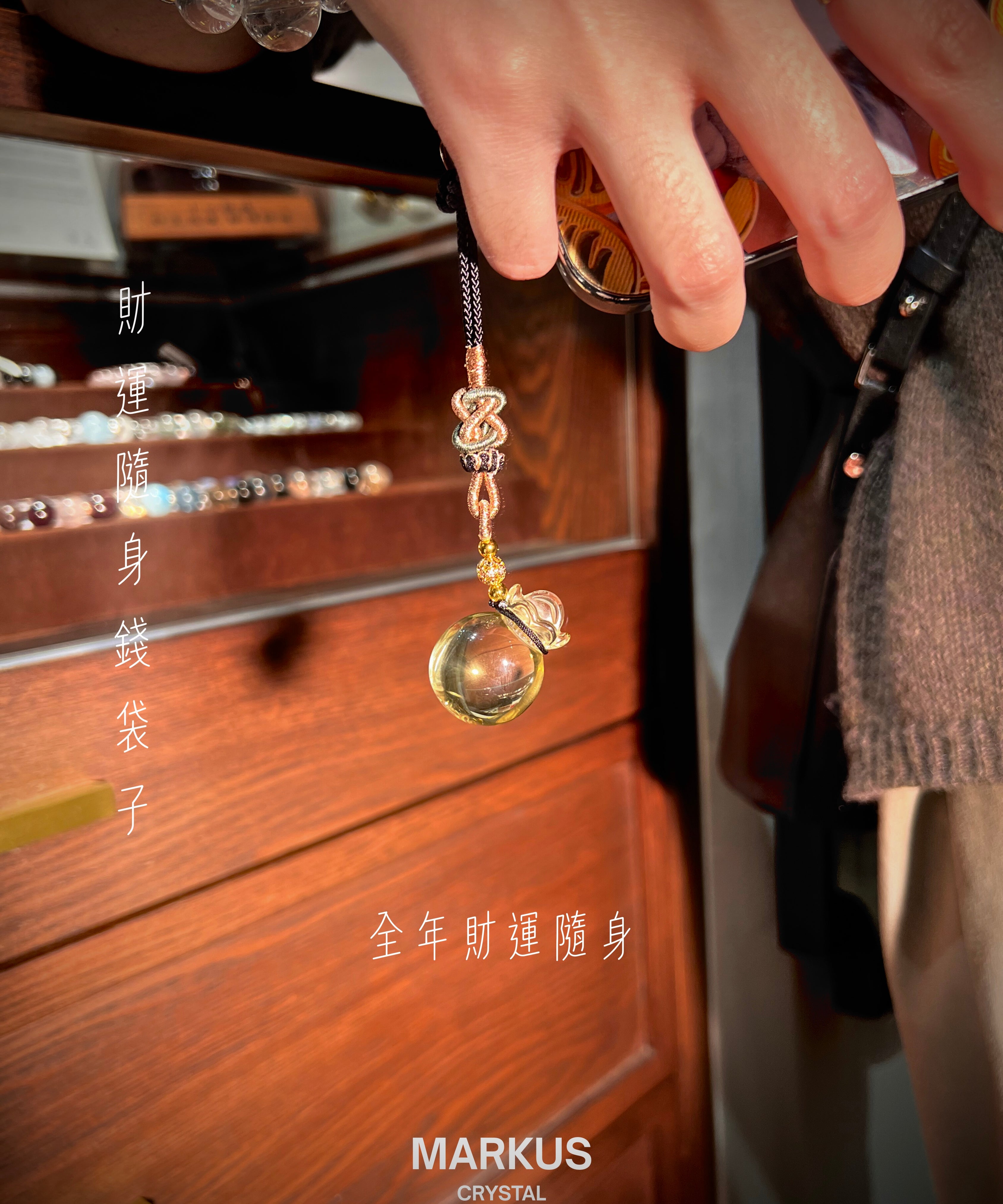 水晶, 水晶店, 水晶手鍊, 水晶手串, 晶石擺設, 水晶DIY, 水晶原石, 消磁淨化, 純露噴霧, 招財水晶, 人緣水晶, 能量水晶, 觀塘水晶店, 手工飾品, 命定水晶, 水晶工作坊, 晶石吊墜, 水晶飾物, 避邪保平安, 舒緩情緒, 招貴人, 專屬訂製, 貔貅掛飾, 線上訂製, 礦區原石, 鈦晶, 金髮晶, 拉長石, 海藍寶, 水晶手鐲, 空間淨化, 能量平衡, 天然礦石, 櫻花瑪瑙, 黑曜石, 捷克隕石, 瑪瑙扣, 招財貓掛飾, 達摩擺件, 透石膏, 願望瓶, 礦石切割, 脈輪平衡, 靈性成長, 禮物推薦, 晶石原礦, Crystal, Crystal Shop, Crystal Bracelet, Crystal Ornament, DIY Crystal, Raw Stone, Cleansing, Hydrosol Spray, Wealth Crystal, Relationship Crystal, Healing Energy, Kwun Tong Crystal Shop, Handmade Jewelry, Destiny Crystal, Crystal Workshop, Cry