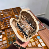 水晶, 水晶店, 水晶手鍊, 水晶手串, 晶石擺設, 水晶DIY, 水晶原石, 消磁淨化, 純露噴霧, 招財水晶, 人緣水晶, 能量水晶, 觀塘水晶店, 手工飾品, 命定水晶, 水晶工作坊, 晶石吊墜, 水晶飾物, 避邪保平安, 舒緩情緒, 招貴人, 專屬訂製, 貔貅掛飾, 線上訂製, 礦區原石, 鈦晶, 金髮晶, 拉長石, 海藍寶, 水晶手鐲, 空間淨化, 能量平衡, 天然礦石, 櫻花瑪瑙, 黑曜石, 捷克隕石, 瑪瑙扣, 招財貓掛飾, 達摩擺件, 透石膏, 願望瓶, 礦石切割, 脈輪平衡, 靈性成長, 禮物推薦, 晶石原礦, Crystal, Crystal Shop, Crystal Bracelet, Crystal Ornament, DIY Crystal, Raw Stone, Cleansing, Hydrosol Spray, Wealth Crystal, Relationship Crystal, Healing Energy, Kwun Tong Crystal Shop, Handmade Jewelry, Destiny Crystal, Crystal Workshop, Cry