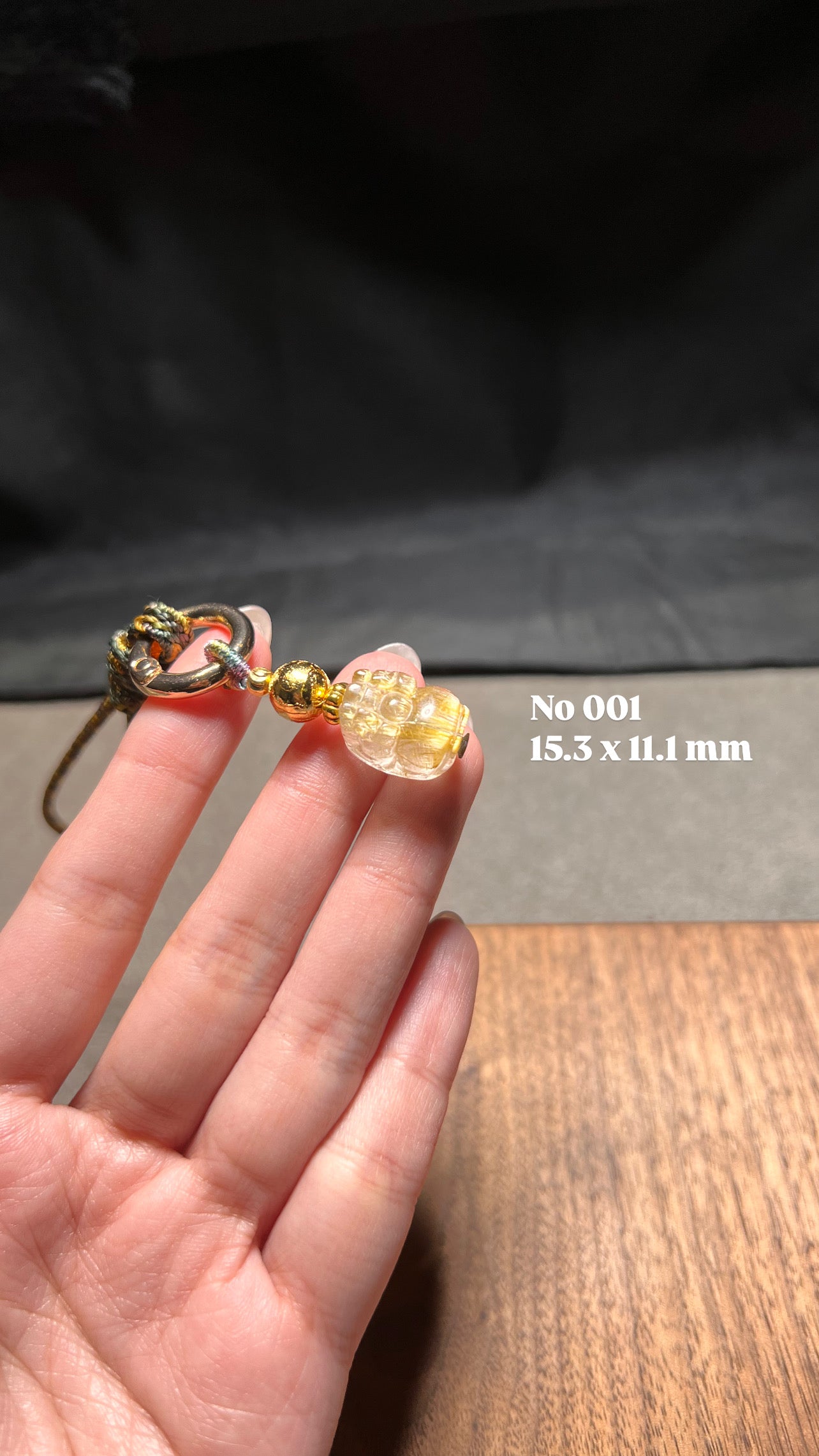 水晶, 水晶店, 水晶手鍊, 水晶手串, 晶石擺設, 水晶DIY, 水晶原石, 消磁淨化, 純露噴霧, 招財水晶, 人緣水晶, 能量水晶, 觀塘水晶店, 手工飾品, 命定水晶, 水晶工作坊, 晶石吊墜, 水晶飾物, 避邪保平安, 舒緩情緒, 招貴人, 專屬訂製, 貔貅掛飾, 線上訂製, 礦區原石, 鈦晶, 金髮晶, 拉長石, 海藍寶, 水晶手鐲, 空間淨化, 能量平衡, 天然礦石, 櫻花瑪瑙, 黑曜石, 捷克隕石, 瑪瑙扣, 招財貓掛飾, 達摩擺件, 透石膏, 願望瓶, 礦石切割, 脈輪平衡, 靈性成長, 禮物推薦, 晶石原礦, Crystal, Crystal Shop, Crystal Bracelet, Crystal Ornament, DIY Crystal, Raw Stone, Cleansing, Hydrosol Spray, Wealth Crystal, Relationship Crystal, Healing Energy, Kwun Tong Crystal Shop, Handmade Jewelry, Destiny Crystal, Crystal Workshop, Cry
