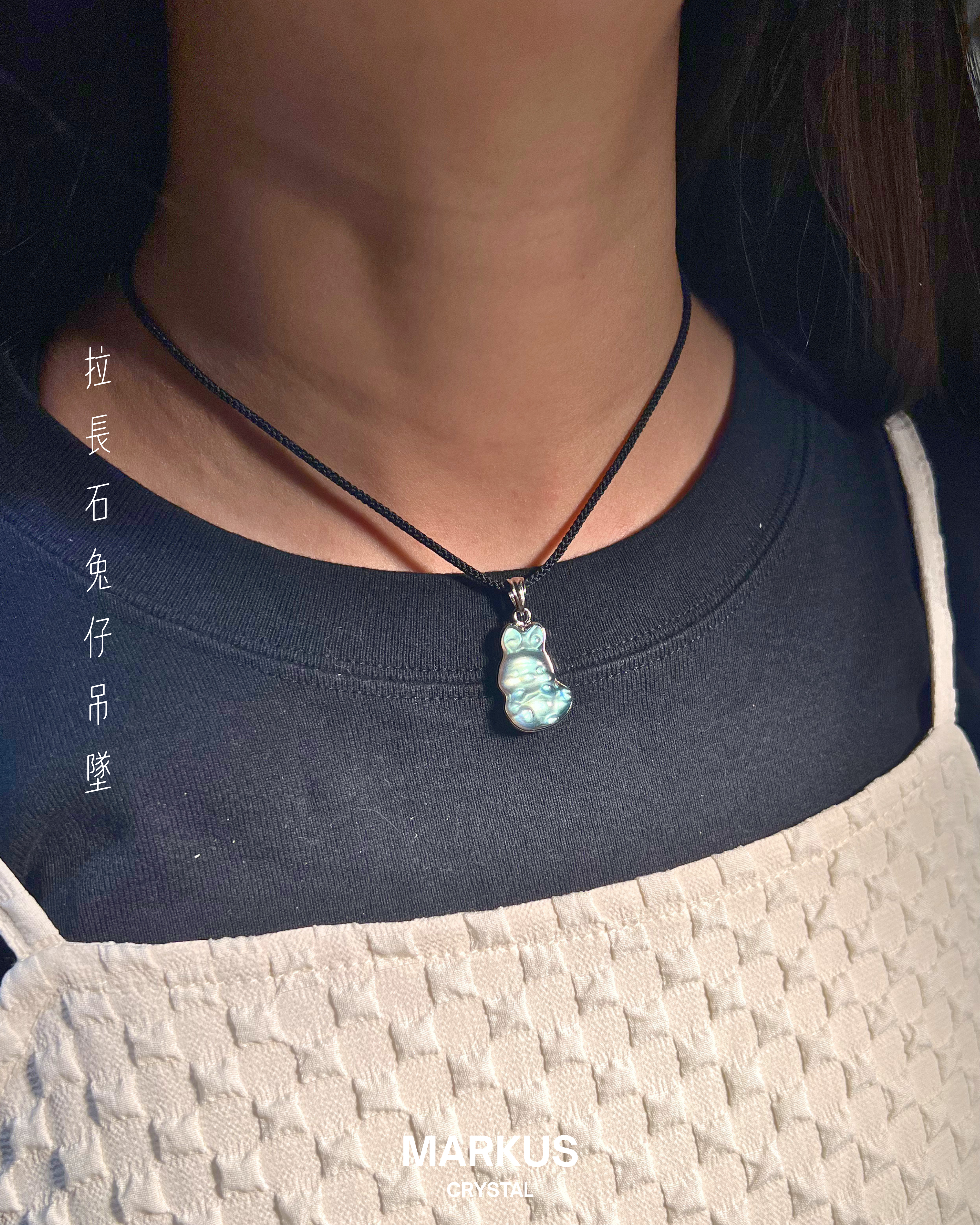 水晶, 水晶店, 水晶手鍊, 水晶手串, 晶石擺設, 水晶DIY, 水晶原石, 消磁淨化, 純露噴霧, 招財水晶, 人緣水晶, 能量水晶, 觀塘水晶店, 手工飾品, 命定水晶, 水晶工作坊, 晶石吊墜, 水晶飾物, 避邪保平安, 舒緩情緒, 招貴人, 專屬訂製, 貔貅掛飾, 線上訂製, 礦區原石, 鈦晶, 金髮晶, 拉長石, 海藍寶, 水晶手鐲, 空間淨化, 能量平衡, 天然礦石, 櫻花瑪瑙, 黑曜石, 捷克隕石, 瑪瑙扣, 招財貓掛飾, 達摩擺件, 透石膏, 願望瓶, 礦石切割, 脈輪平衡, 靈性成長, 禮物推薦, 晶石原礦, Crystal, Crystal Shop, Crystal Bracelet, Crystal Ornament, DIY Crystal, Raw Stone, Cleansing, Hydrosol Spray, Wealth Crystal, Relationship Crystal, Healing Energy, Kwun Tong Crystal Shop, Handmade Jewelry, Destiny Crystal, Crystal Workshop, Cry