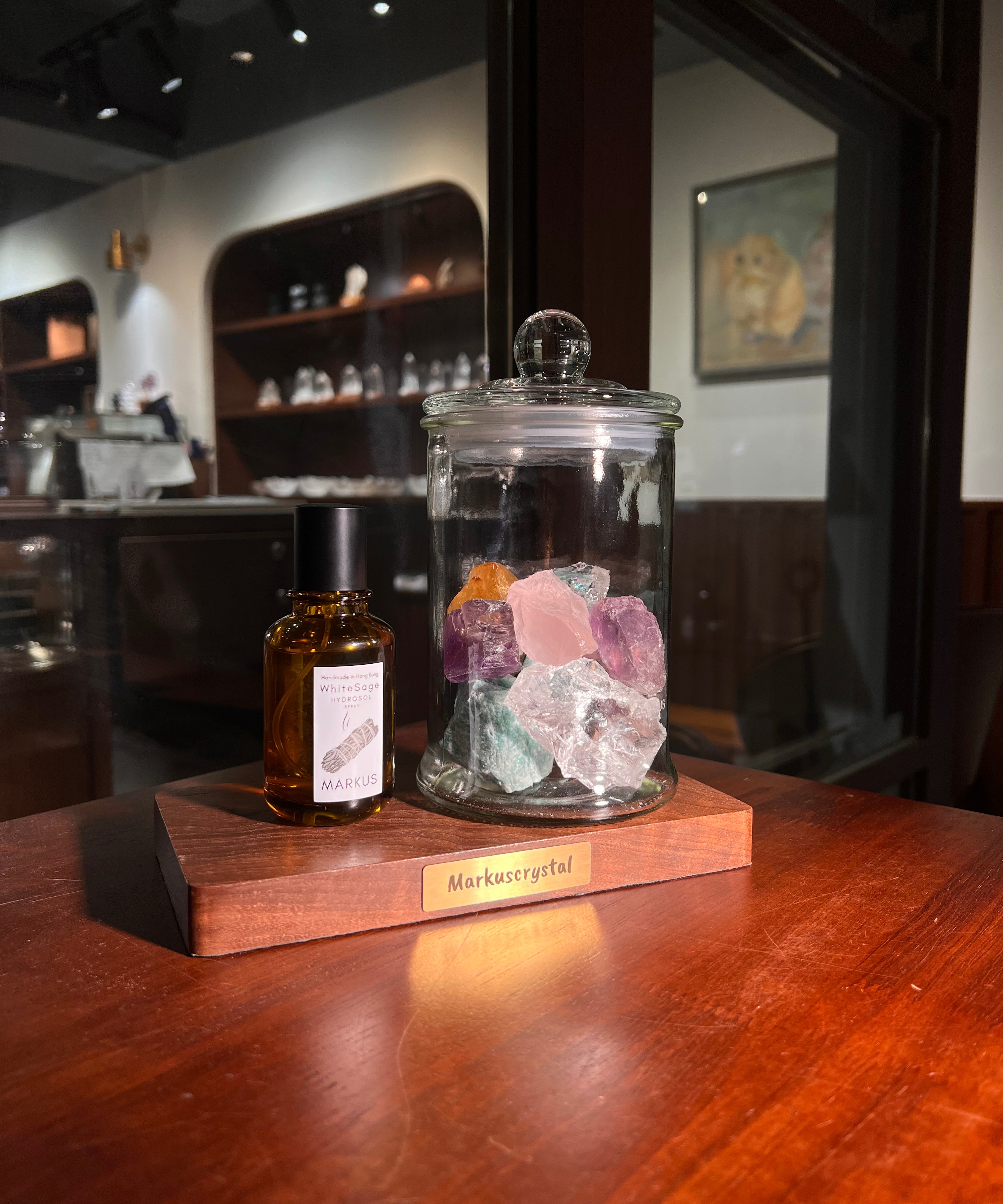 水晶, 水晶店, 水晶手鍊, 水晶手串, 晶石擺設, 水晶DIY, 水晶原石, 消磁淨化, 純露噴霧, 招財水晶, 人緣水晶, 能量水晶, 觀塘水晶店, 手工飾品, 命定水晶, 水晶工作坊, 晶石吊墜, 水晶飾物, 避邪保平安, 舒緩情緒, 招貴人, 專屬訂製, 貔貅掛飾, 線上訂製, 礦區原石, 鈦晶, 金髮晶, 拉長石, 海藍寶, 水晶手鐲, 空間淨化, 能量平衡, 天然礦石, 櫻花瑪瑙, 黑曜石, 捷克隕石, 瑪瑙扣, 招財貓掛飾, 達摩擺件, 透石膏, 願望瓶, 礦石切割, 脈輪平衡, 靈性成長, 禮物推薦, 晶石原礦, Crystal, Crystal Shop, Crystal Bracelet, Crystal Ornament, DIY Crystal, Raw Stone, Cleansing, Hydrosol Spray, Wealth Crystal, Relationship Crystal, Healing Energy, Kwun Tong Crystal Shop, Handmade Jewelry, Destiny Crystal, Crystal Workshop, Cry